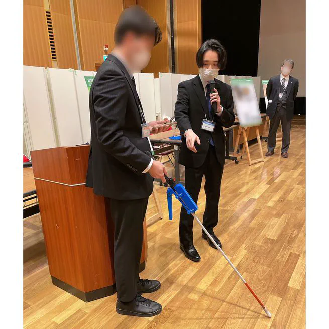 視覚障害者向け白杖装着用電子コンパスの登壇発表を行いました